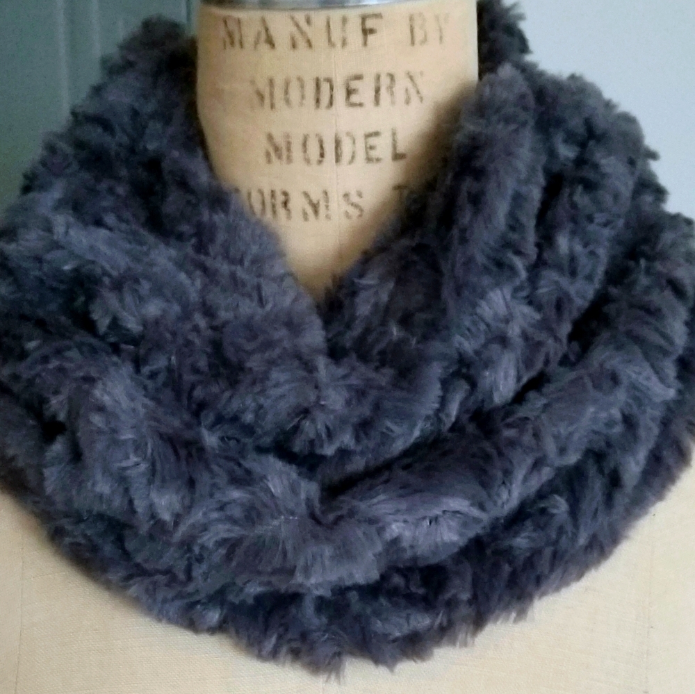 NEW Soft Faux Fur Infinity Scarf Gray